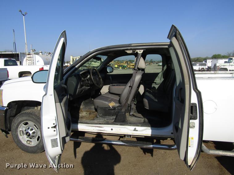 image for item EU9637 2011 Chevrolet Silverado 2500HD Ext. Cab pickup truck