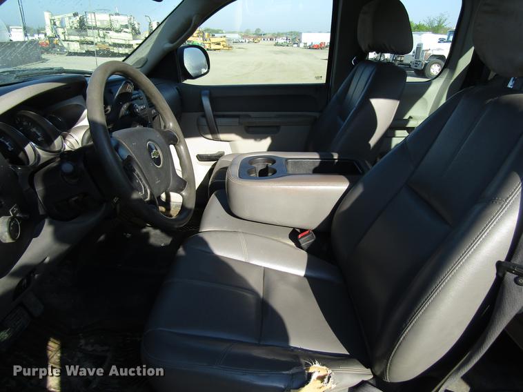 image for item EU9637 2011 Chevrolet Silverado 2500HD Ext. Cab pickup truck