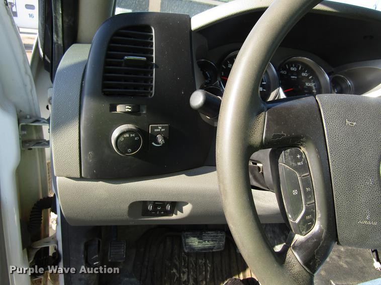 image for item EU9637 2011 Chevrolet Silverado 2500HD Ext. Cab pickup truck