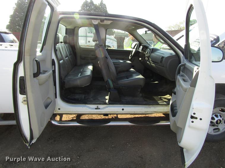 image for item EU9637 2011 Chevrolet Silverado 2500HD Ext. Cab pickup truck