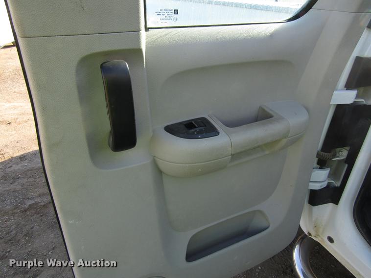 image for item EU9637 2011 Chevrolet Silverado 2500HD Ext. Cab pickup truck