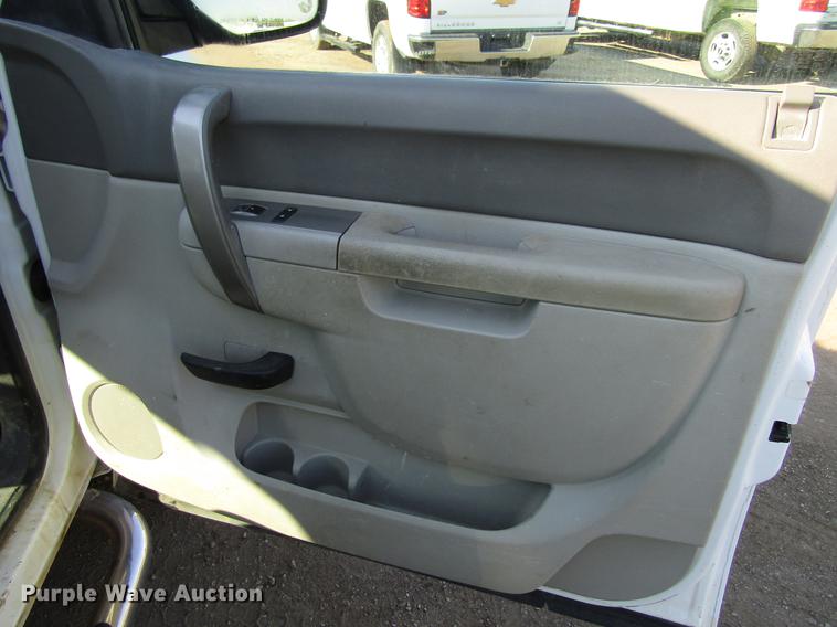 image for item EU9637 2011 Chevrolet Silverado 2500HD Ext. Cab pickup truck