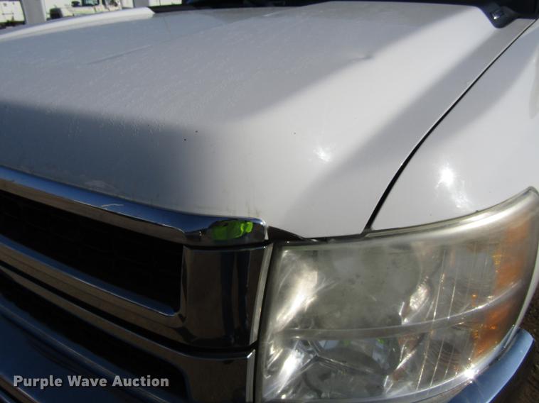 image for item EU9638 2010 Chevrolet Silverado 2500HD Ext. Cab pickup truck