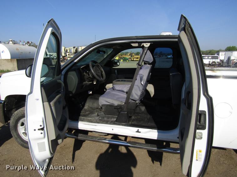 image for item EU9638 2010 Chevrolet Silverado 2500HD Ext. Cab pickup truck