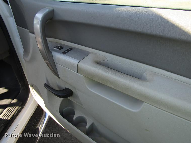 image for item EU9638 2010 Chevrolet Silverado 2500HD Ext. Cab pickup truck