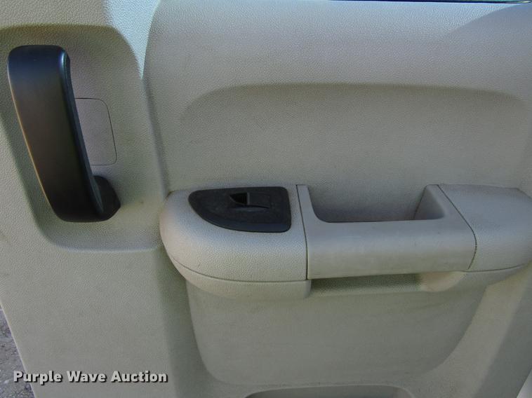 image for item EU9638 2010 Chevrolet Silverado 2500HD Ext. Cab pickup truck