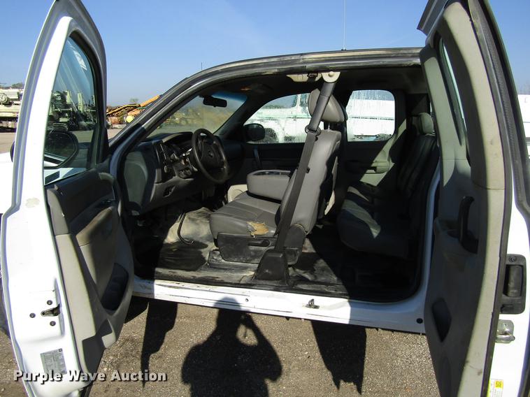 image for item EU9639 2013 Chevrolet Silverado 2500HD Ext. Cab pickup truck