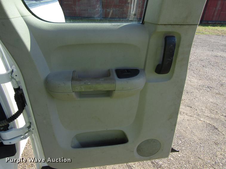 image for item EU9639 2013 Chevrolet Silverado 2500HD Ext. Cab pickup truck