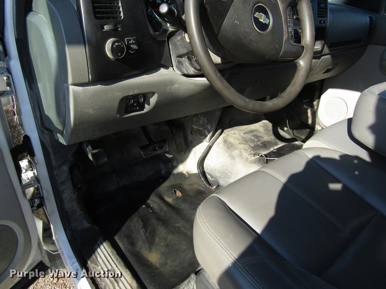 image for item EU9639 2013 Chevrolet Silverado 2500HD Ext. Cab pickup truck