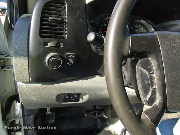 image for item EU9639 2013 Chevrolet Silverado 2500HD Ext. Cab pickup truck