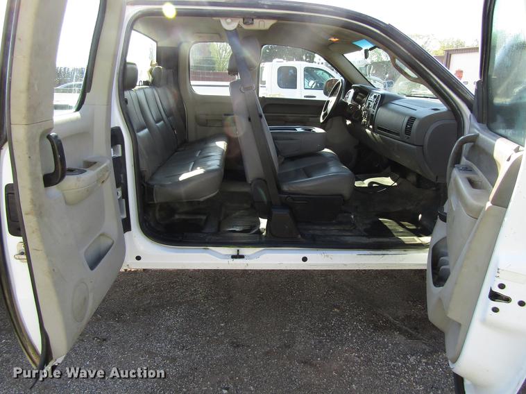 image for item EU9639 2013 Chevrolet Silverado 2500HD Ext. Cab pickup truck