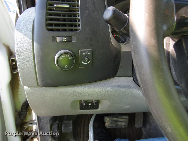 image for item EU9641 2012 Chevrolet Silverado 2500HD Ext. Cab pickup truck