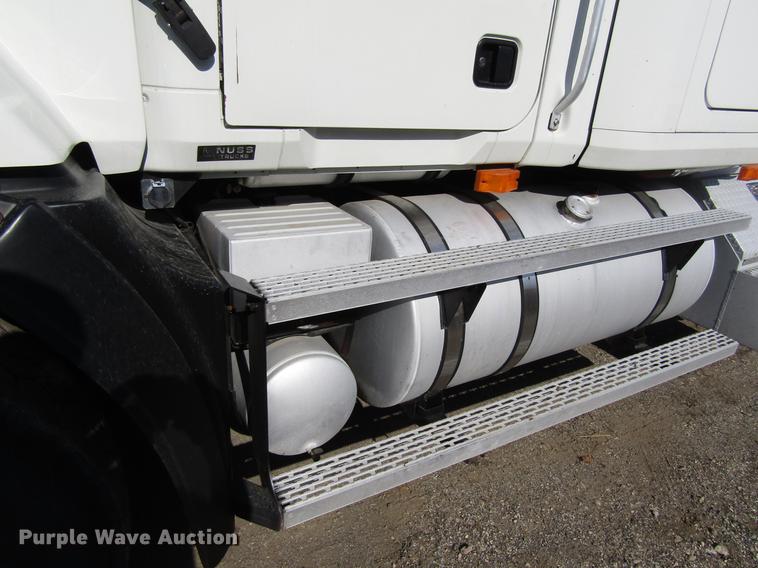 image for item EU9642 2007 Mack CL733 semi truck