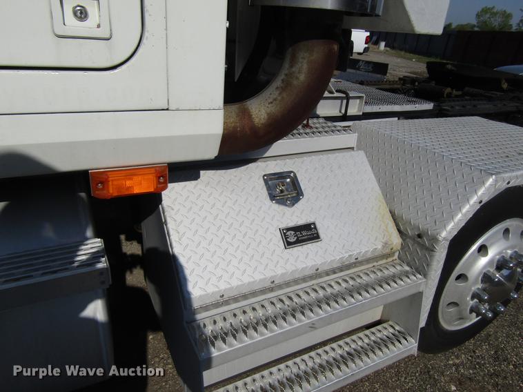 image for item EU9642 2007 Mack CL733 semi truck