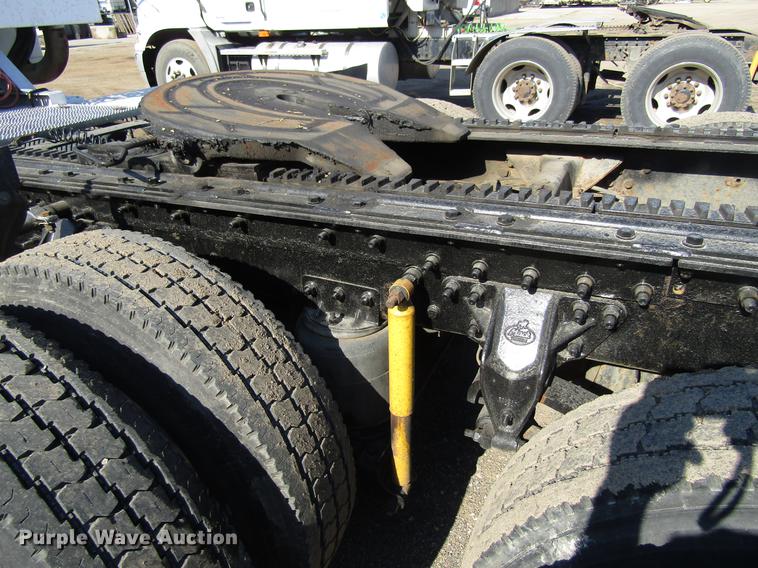 image for item EU9642 2007 Mack CL733 semi truck