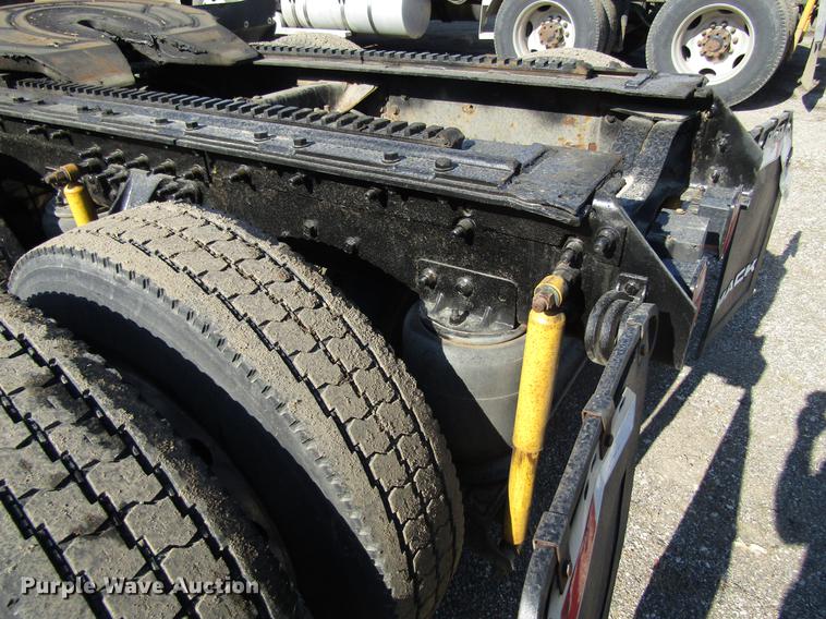 image for item EU9642 2007 Mack CL733 semi truck