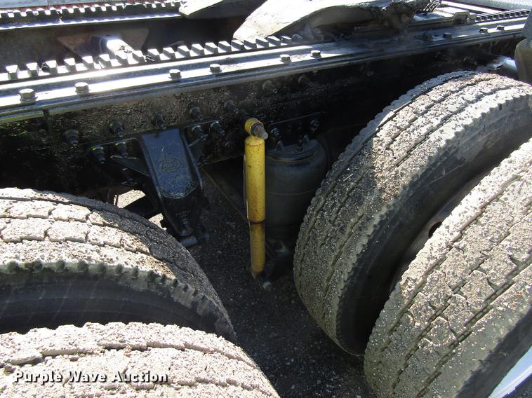 image for item EU9642 2007 Mack CL733 semi truck