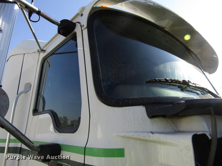 image for item EU9642 2007 Mack CL733 semi truck