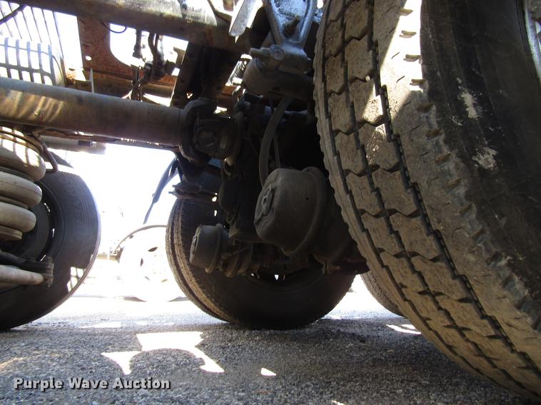 image for item EU9642 2007 Mack CL733 semi truck