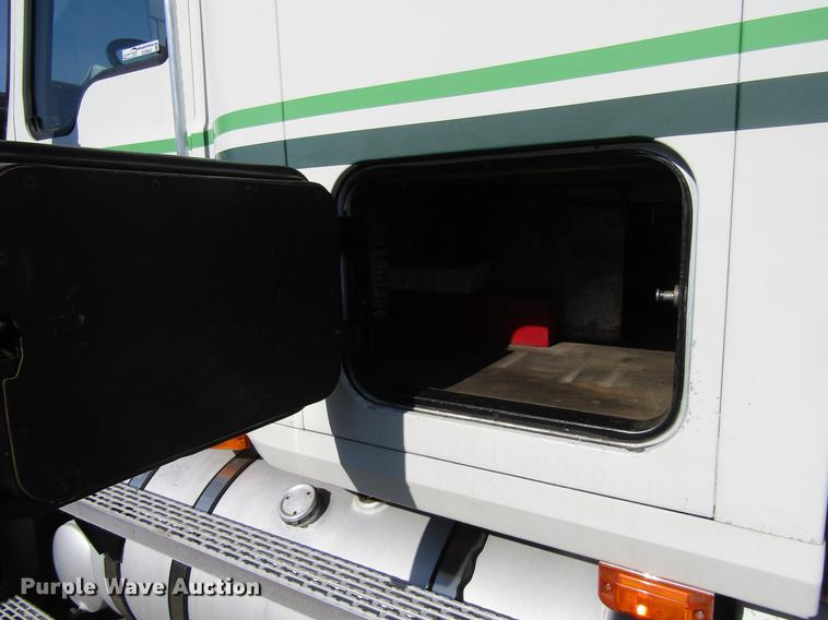 image for item EU9642 2007 Mack CL733 semi truck