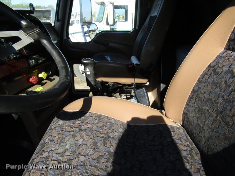 image for item EU9642 2007 Mack CL733 semi truck