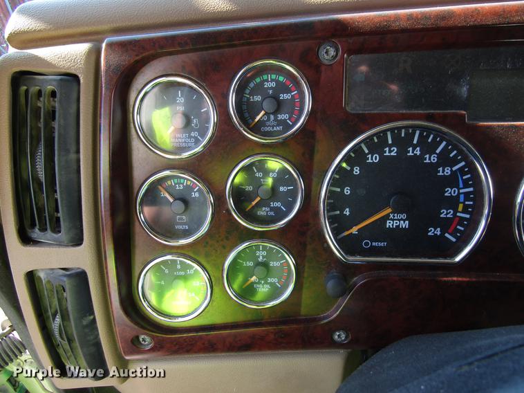 image for item EU9642 2007 Mack CL733 semi truck