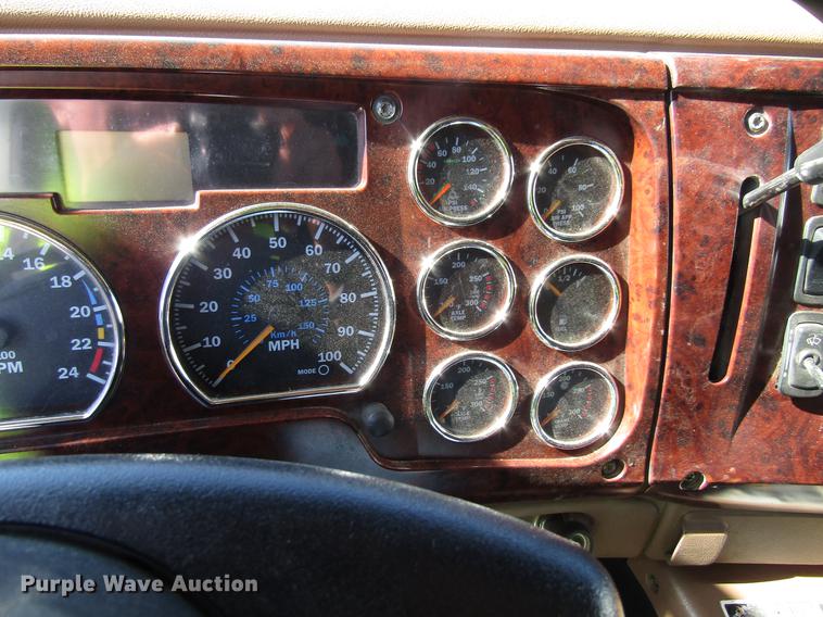 image for item EU9642 2007 Mack CL733 semi truck