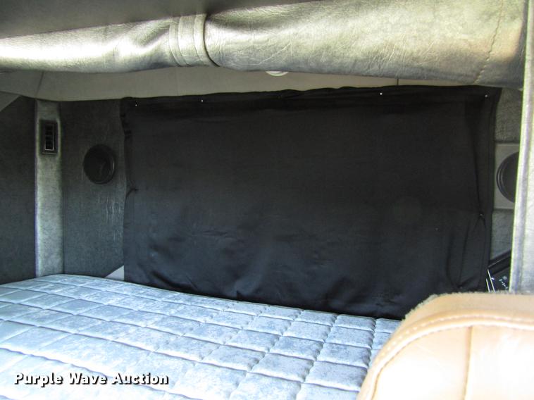 image for item EU9642 2007 Mack CL733 semi truck