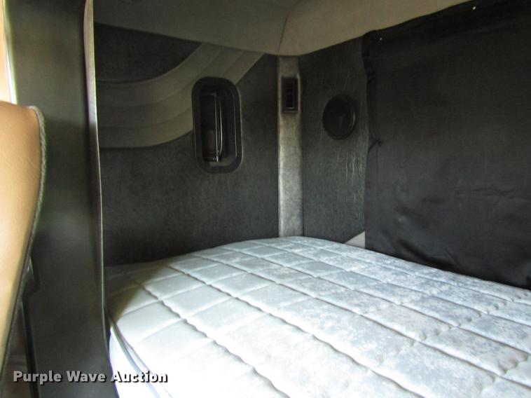 image for item EU9642 2007 Mack CL733 semi truck