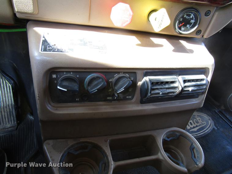 image for item EU9642 2007 Mack CL733 semi truck