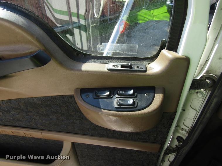 image for item EU9642 2007 Mack CL733 semi truck