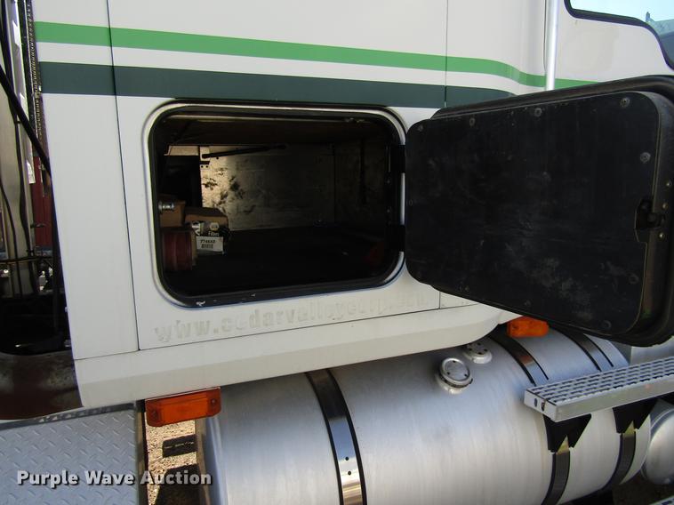 image for item EU9642 2007 Mack CL733 semi truck