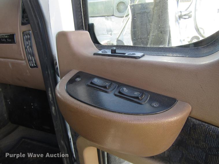 image for item EU9642 2007 Mack CL733 semi truck