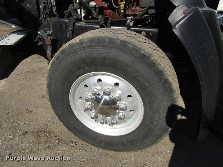 image for item EU9642 2007 Mack CL733 semi truck