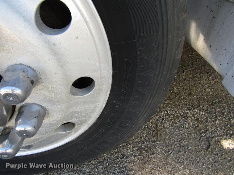 image for item EU9642 2007 Mack CL733 semi truck