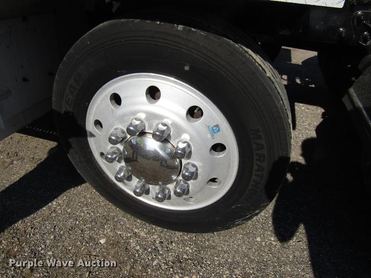 image for item EU9642 2007 Mack CL733 semi truck