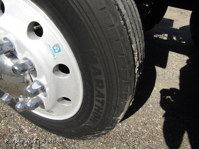 image for item EU9642 2007 Mack CL733 semi truck