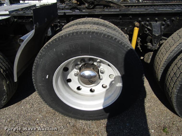 image for item EU9642 2007 Mack CL733 semi truck