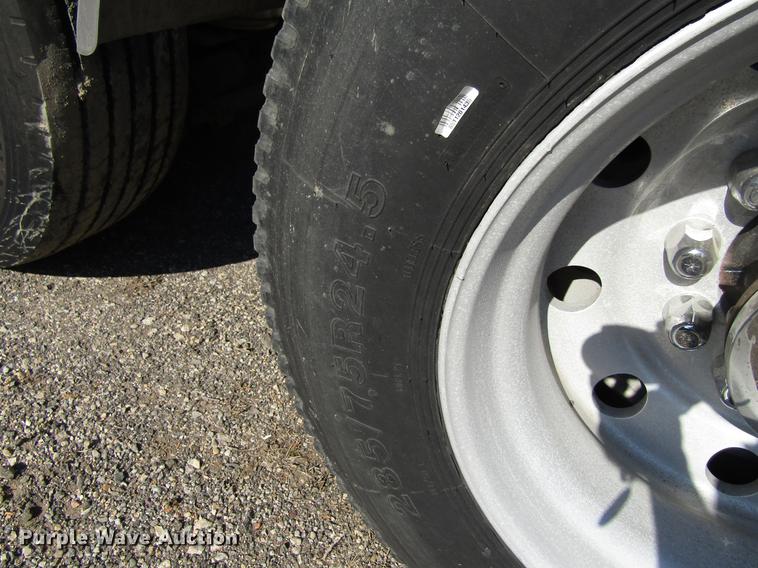 image for item EU9642 2007 Mack CL733 semi truck