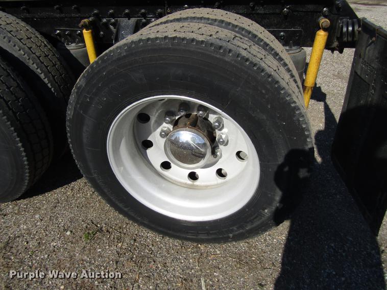 image for item EU9642 2007 Mack CL733 semi truck