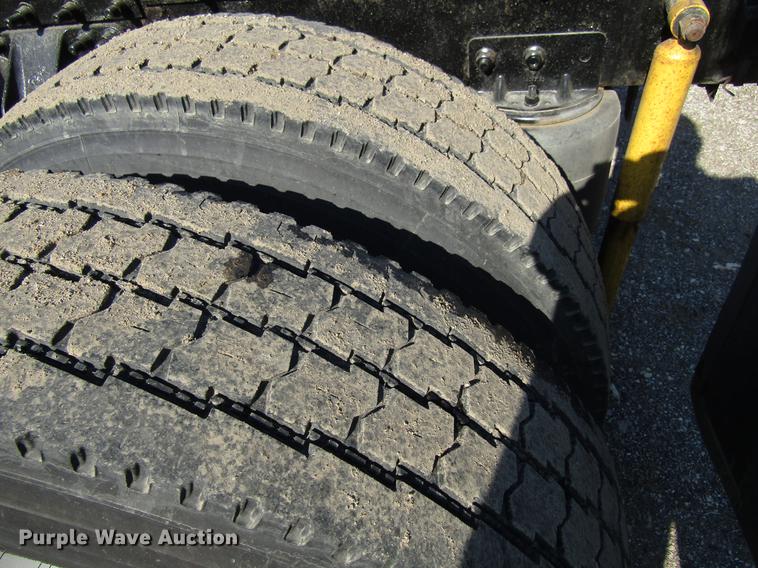 image for item EU9642 2007 Mack CL733 semi truck