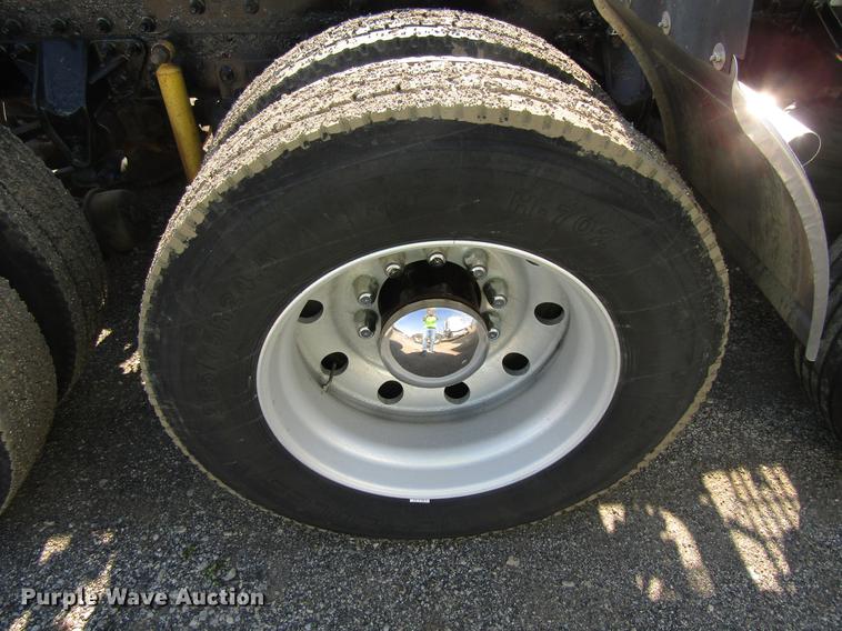 image for item EU9642 2007 Mack CL733 semi truck