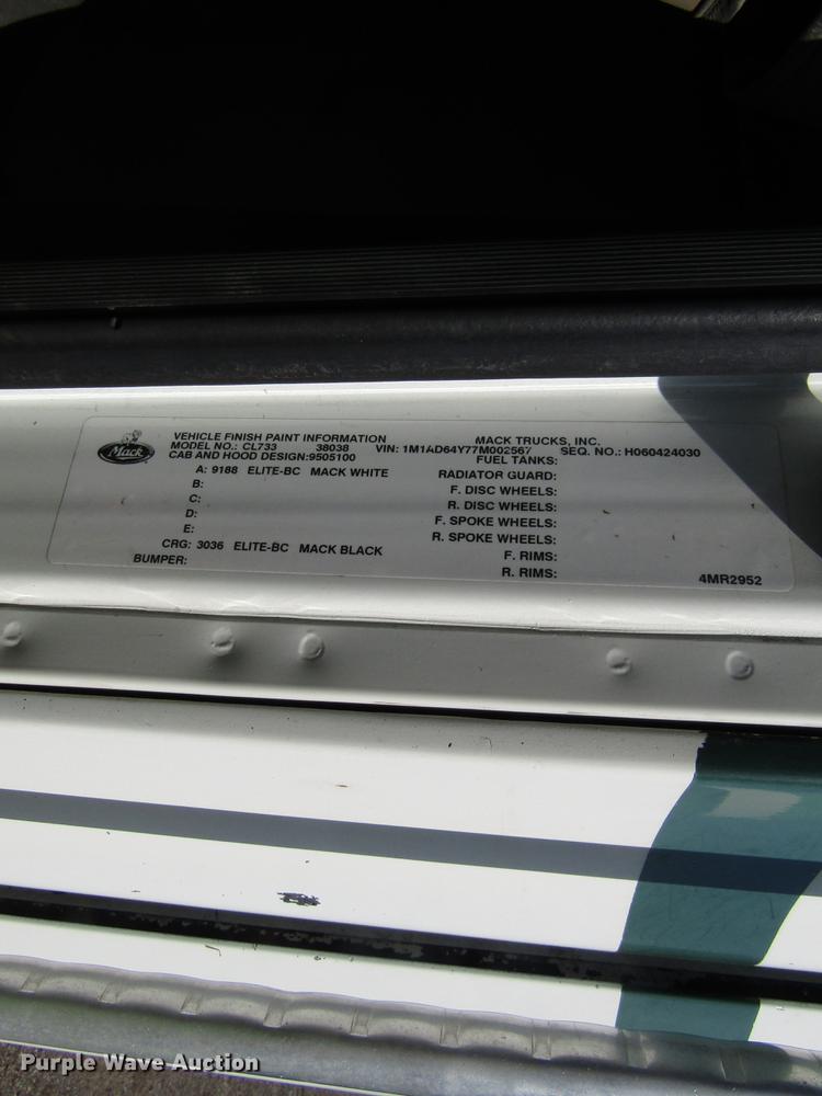 image for item EU9642 2007 Mack CL733 semi truck