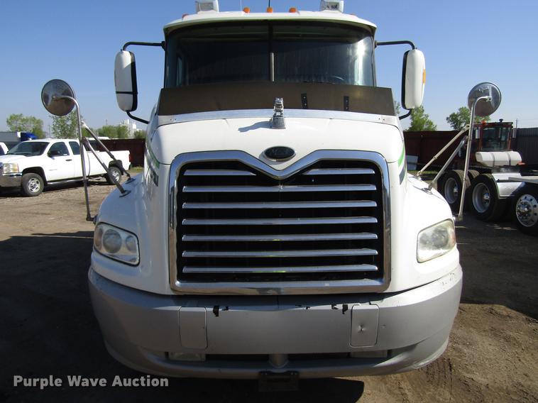 image for item EU9643 2004 Mack CX613 Vision semi truck