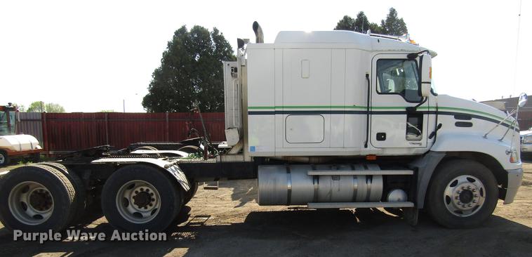 image for item EU9643 2004 Mack CX613 Vision semi truck