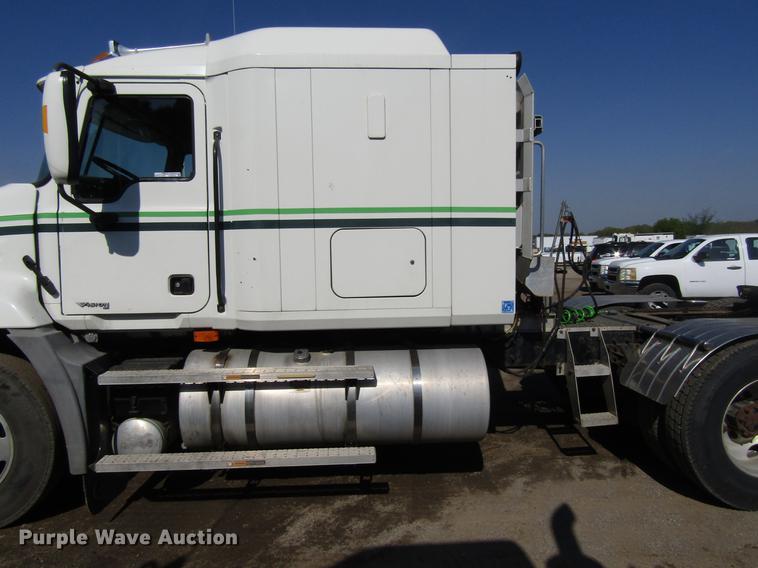 image for item EU9643 2004 Mack CX613 Vision semi truck