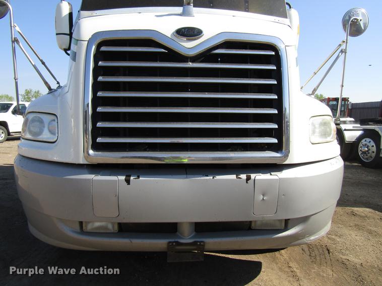 image for item EU9643 2004 Mack CX613 Vision semi truck