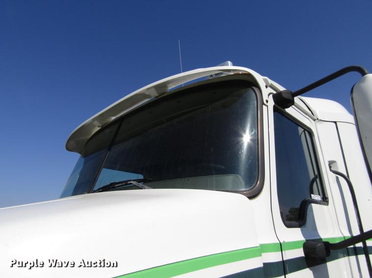 image for item EU9643 2004 Mack CX613 Vision semi truck