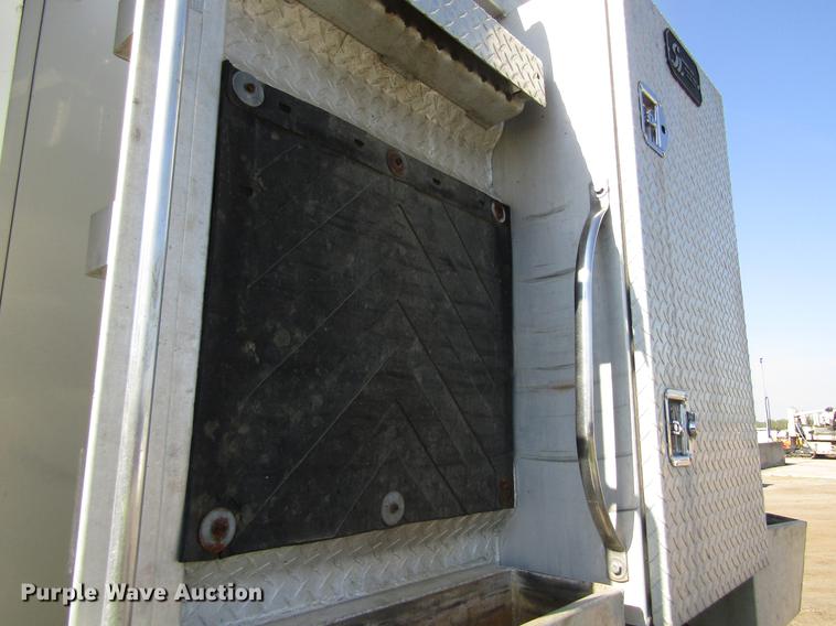 image for item EU9643 2004 Mack CX613 Vision semi truck