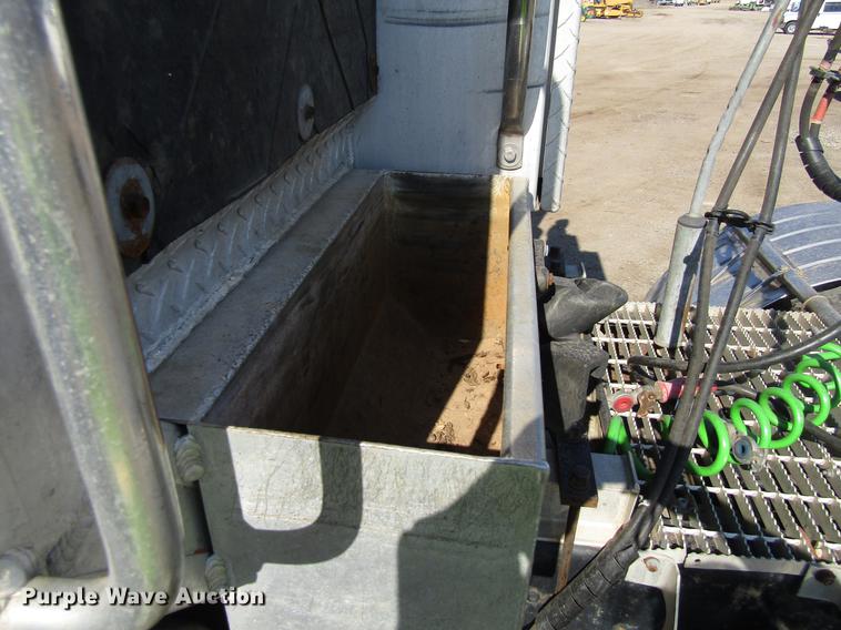 image for item EU9643 2004 Mack CX613 Vision semi truck